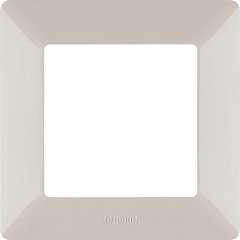  1- Legrand Valena Life   754047